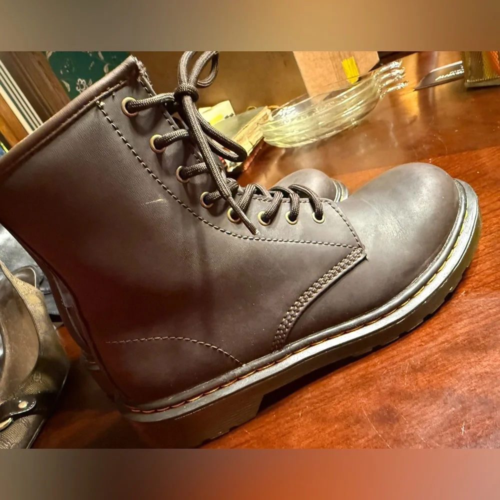 NEW Women’s Doc Marten Boots! - Picture 3 of 6